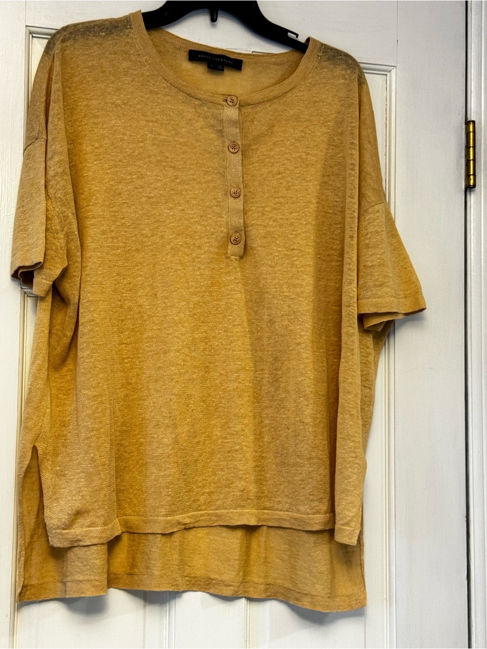 Skull Cashmere Short Sleeve Linen Tee in Light Golden Tan